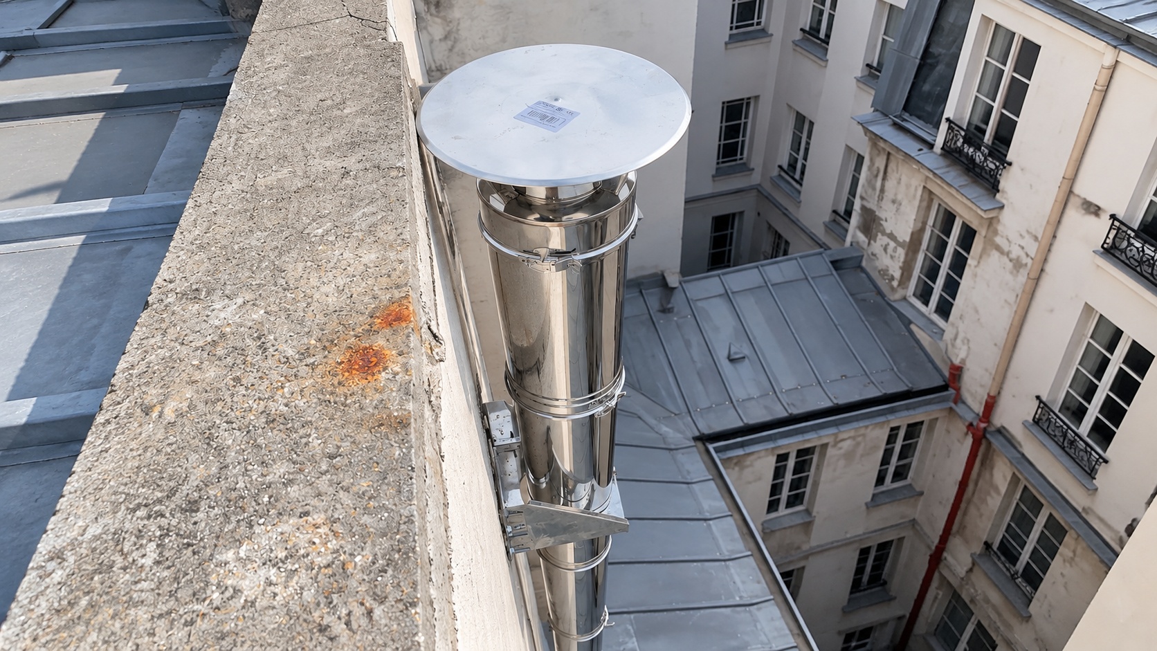Conduit cheminée sur façade
